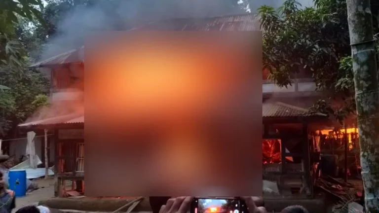 কালকিনিতে শিশুকে নিরাপত্তা ঘটনায় চেষ্টার অভিযোগে অভিযুক্তের বাড়ি জ্বালিয়ে