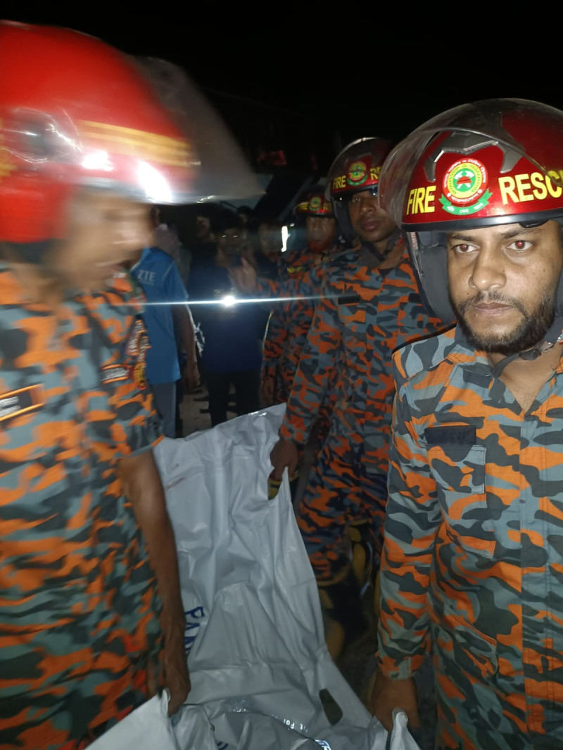 নাটোরের বনপাড়ায় বাস-ট্রাক সংঘর্ষে ঝরল ৯ প্রাণ
