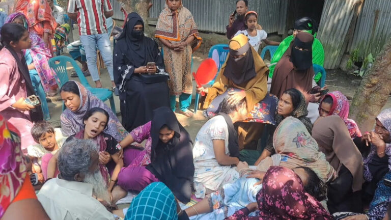 ঝালকাঠিতে ইজিবাইক উল্টে শিশুর মৃত্যু, আহত দুই