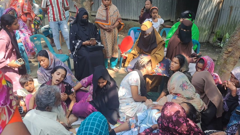ঝালকাঠিতে ইজিবাইক উল্টে শিশুর মৃত্যু, আহত দুই