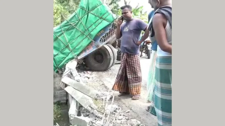 লালমনিরহাটে ট্রাকচাপায় প্রাতঃভ্রমণে বের হওয়া দুই নারী নিহত